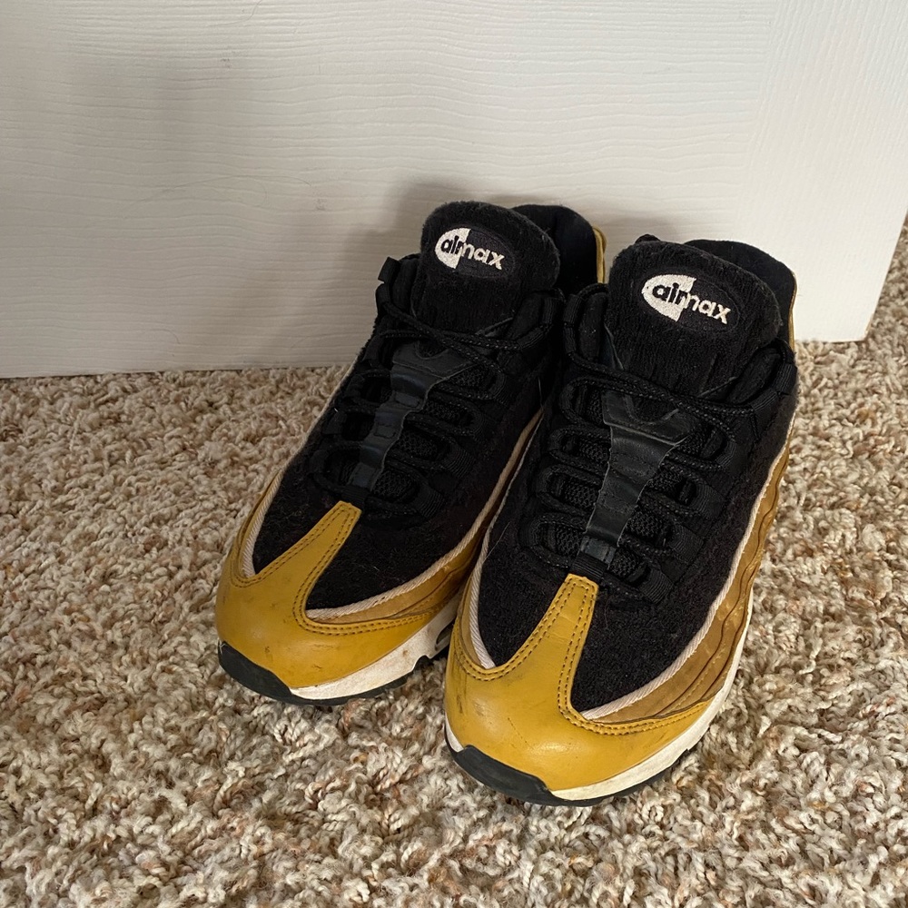 Nike Gold Airmax